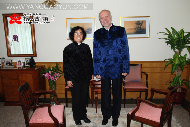 2009.04   为克罗地亚大使及夫人制作唐装和旗袍