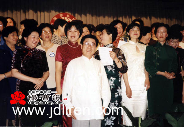 2005.11   为百余位中国驻外大使及夫人制作旗袍